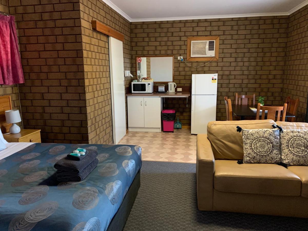 Airport Whyalla Motel Exteriör bild